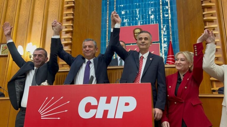 İYİ Parti'den ihraç edilen Ümit Dikbayır CHP'ye katıldı