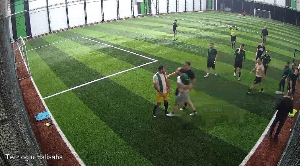 Halı sahada Amedspor forması giydiği için saldırıya uğradı
