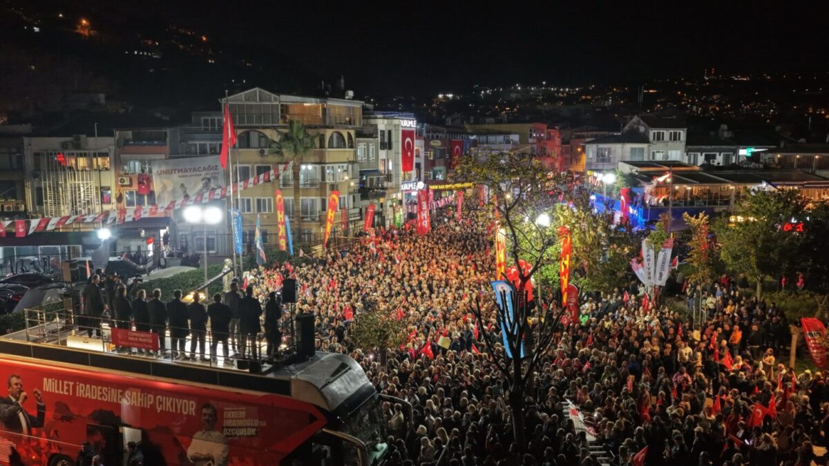 CHP'nin Sarıyer Mitingi | Özgür Özel: "Arnavutköy'de büyük bir skandalı açıklayacağız"