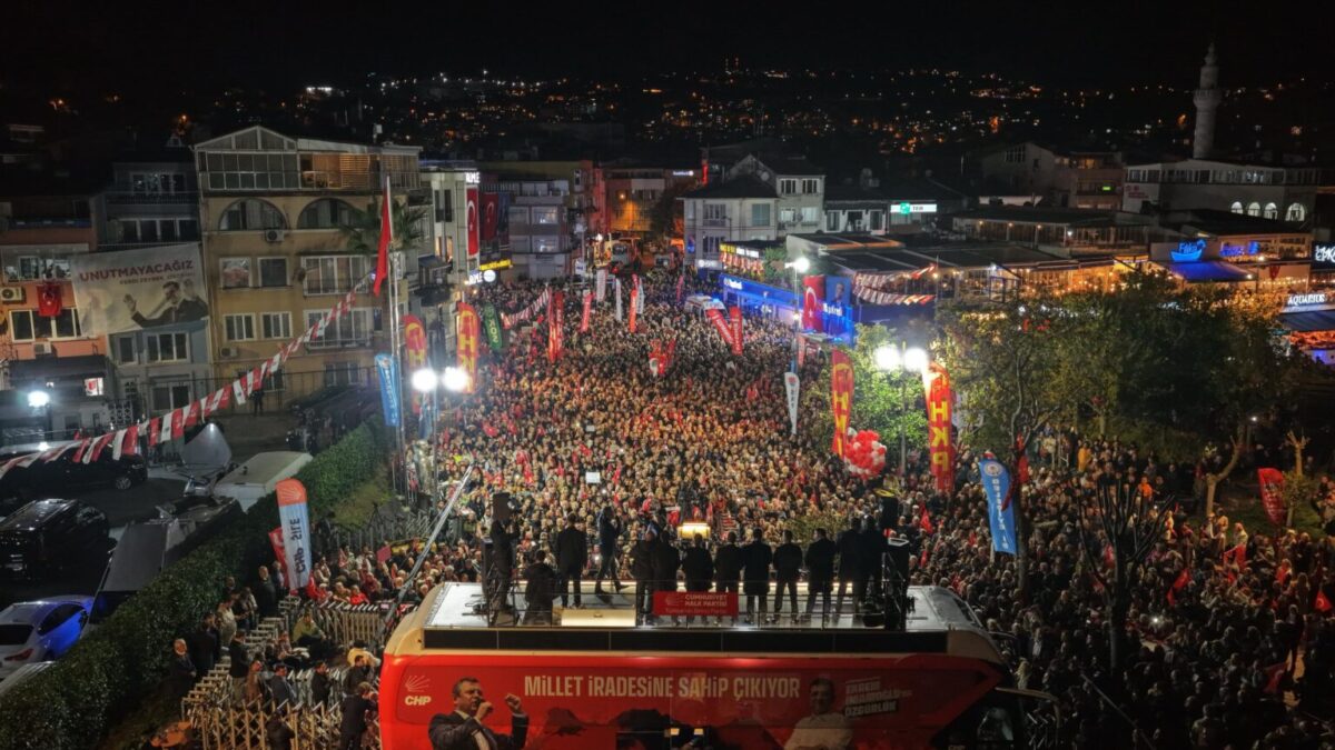 CHP'nin Sarıyer Mitingi | Özgür Özel: "Arnavutköy'de büyük bir skandalı açıklayacağız"