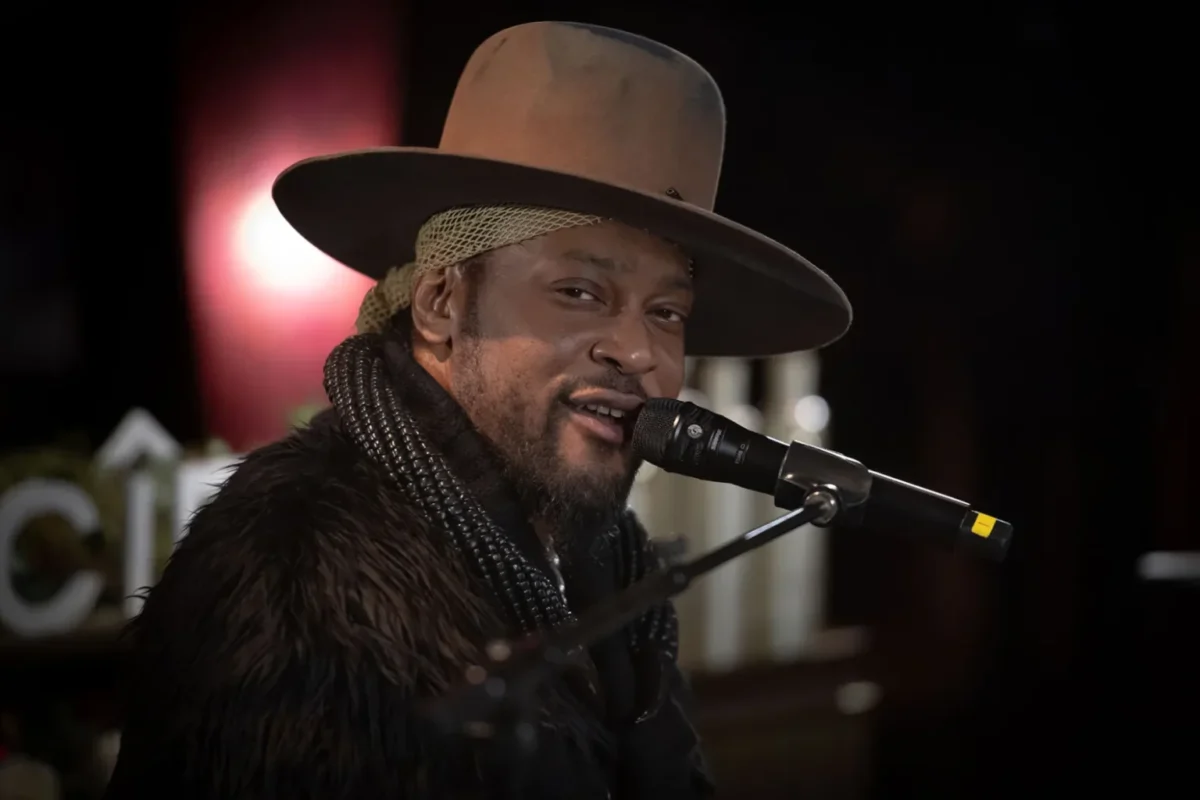 Neo-soul'un efsane ismi D'Angelo hayatını kaybetti