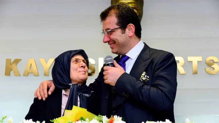 İmamoğlu'ndan annesine mektup: "Sen hiç üzülme anacığım, bugünler geçecek"