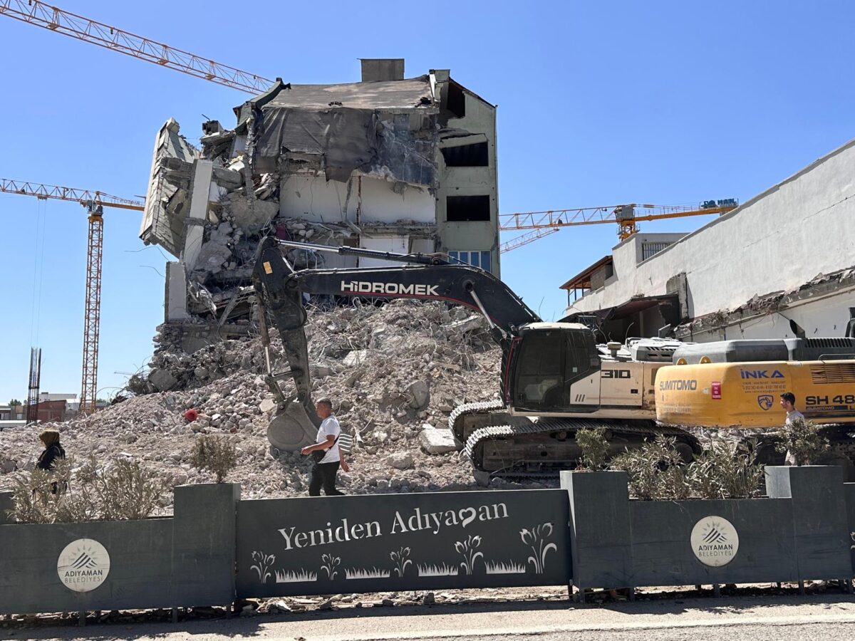 Adıyaman'da hakediş gecikmesi yerinde dönüşümü kilitledi, müteahhitlerle vatandaş karşı karşıya