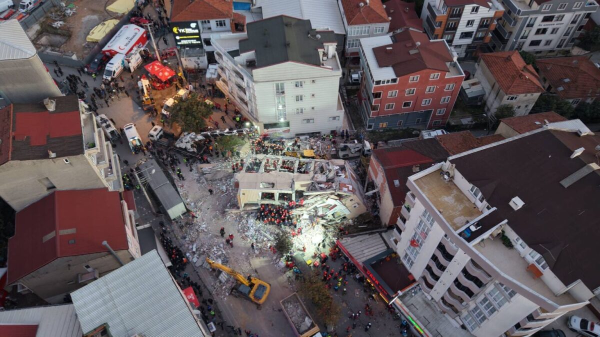 Gebze'de 7 katlı bina çöktü: Aynı aileden 4 kişi hayatını kaybetti