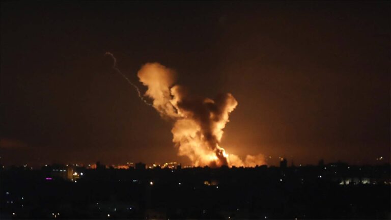İsrail, Lübnan’ın güneyini bombaladı
