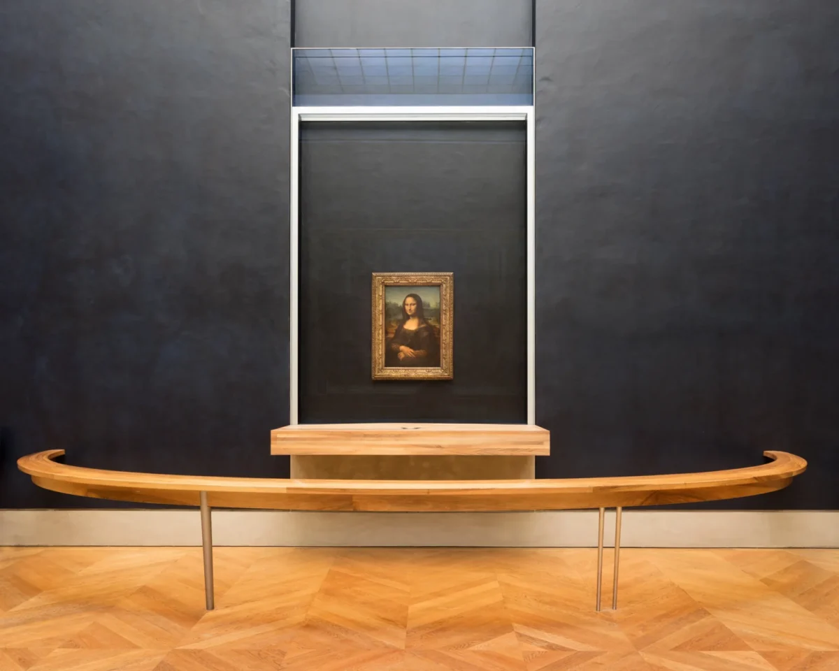 Louvre Müzesi'nde soygun: Napolyon'un 9 mücevheri çalındı