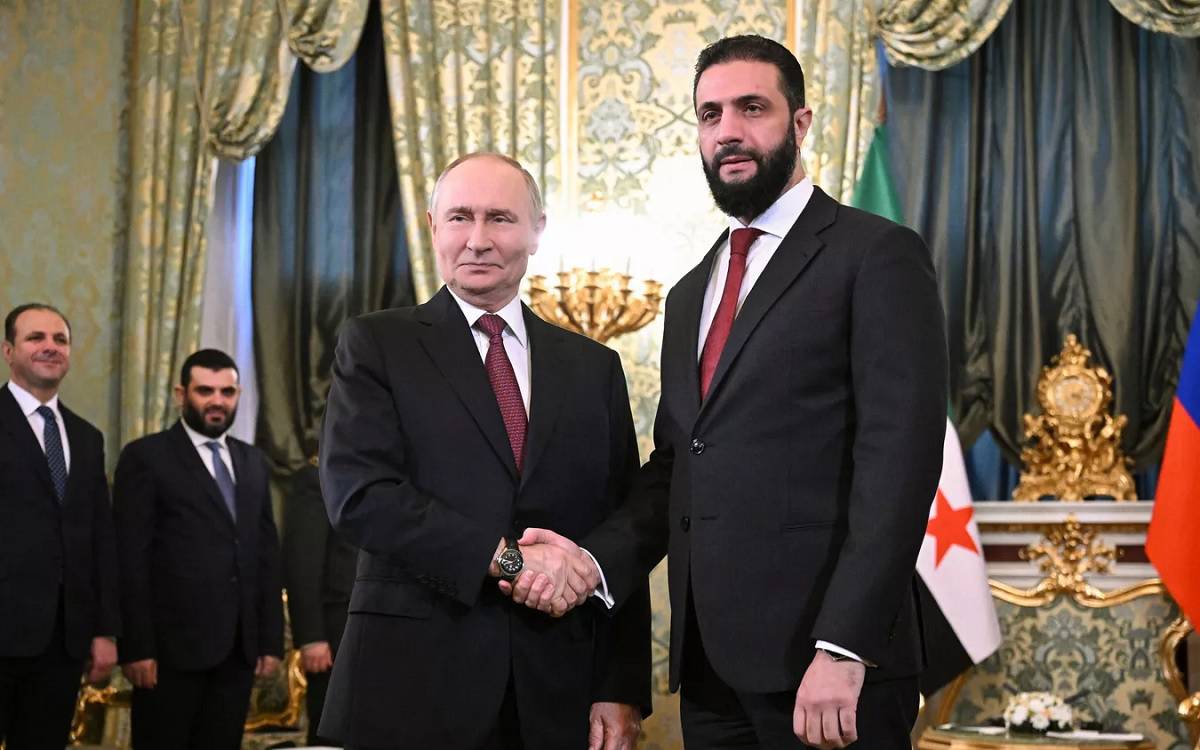 Putin ile Şara Kremlin'de bir araya geldi: "Dünya yeni Suriye'yi tanımaya başladı"