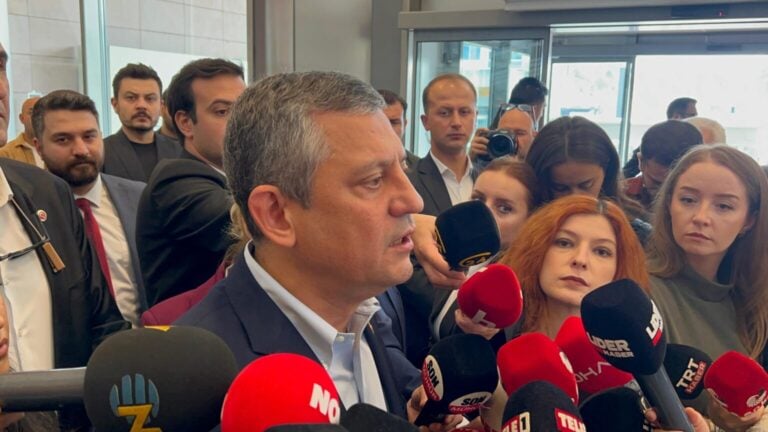 Özgür Özel’den mutlak butlanın reddine ilk yorum: "Mikrop sokmaya çalıştılar ama CHP’nin bünyesi güçlü"