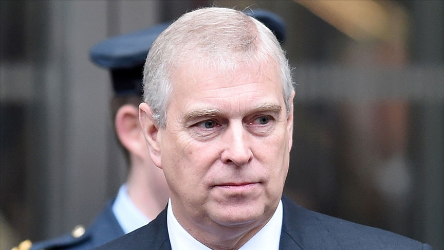 Prens Andrew bütün kraliyet unvanlarından vazgeçti