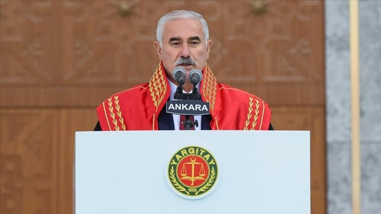 Mümtaz'er Türköne yazdı - Hangisi önce: Demokrasi mi, hukuk mu?