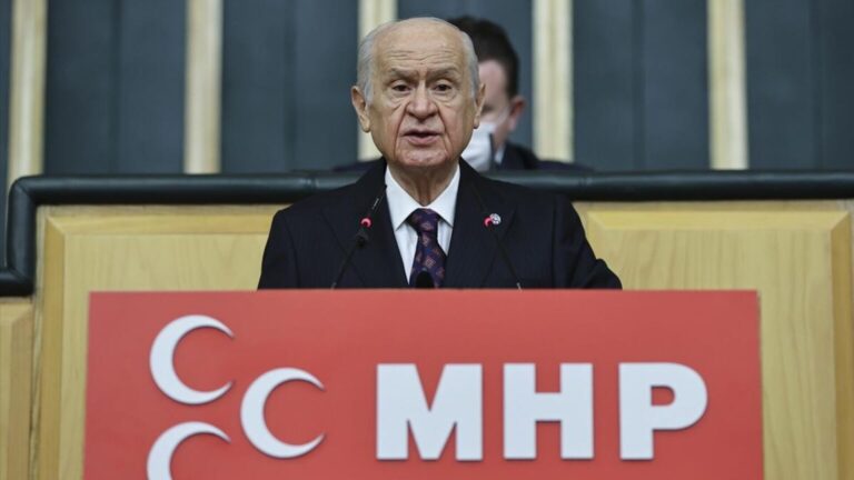 Devlet Bahçeli Ağzımız açık Devlet Bahçeli'yi