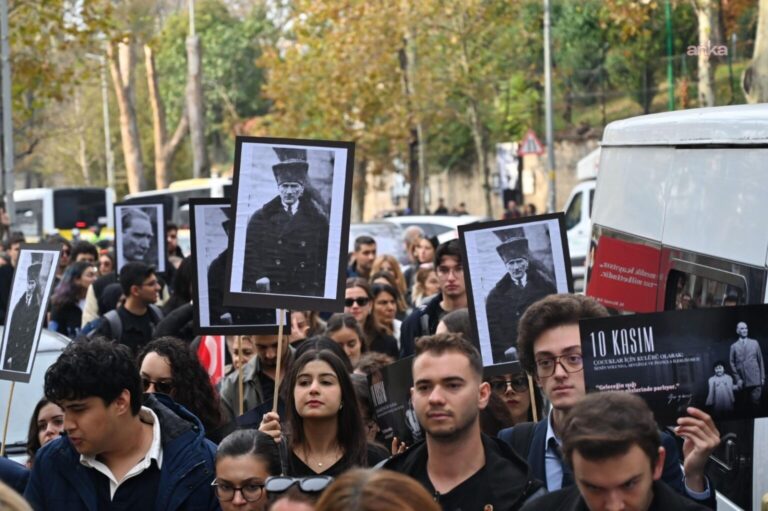 Hayat 09:05’te durdu: Cumhuriyetin kurucusu Atatürk 81 ilde anıldı