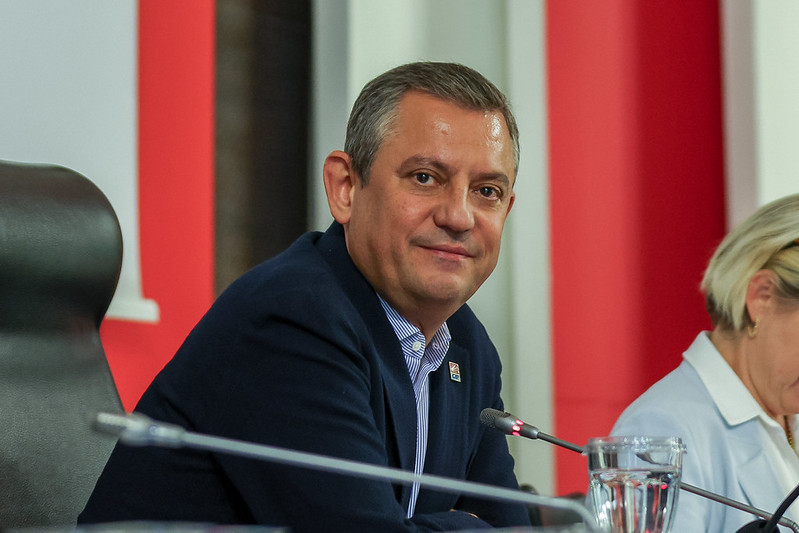 CHP Parti Meclisi son kez toplandı: Özgür Özel AKP’li örnekle değişim mesajı verdi