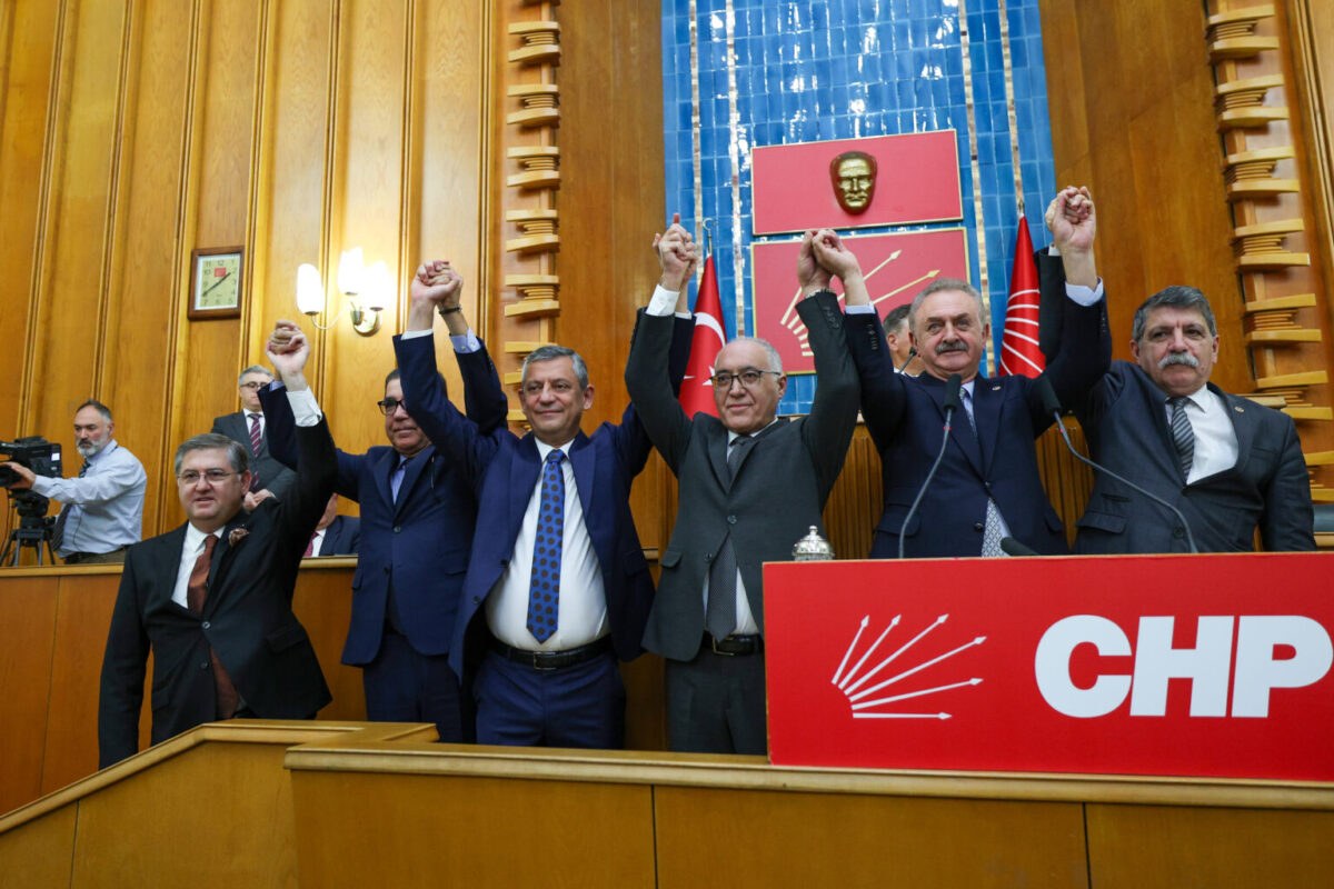 Özgür Özel: "Milletin parasını biz yemedik, yiyen varsa Allah belasını versin"