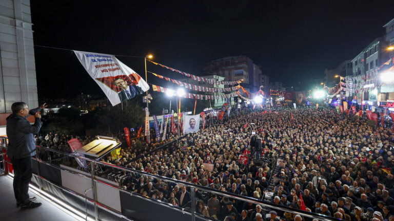 Önder Özden yazdı: Muhalefet mi daha Müslüman? Kalpsiz dünyanın kalbi