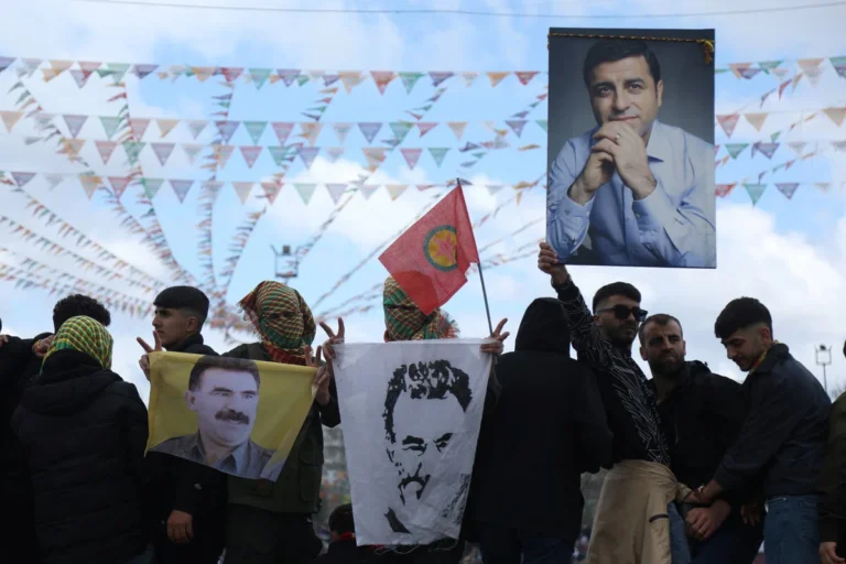 kürtlerde öcalan ve demirtaş algısı