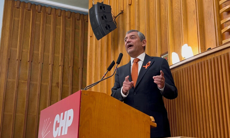 Özgür Özel Akın Gürlek’e gelirlerini sordu, çarşamba gününe kadar süre verdi