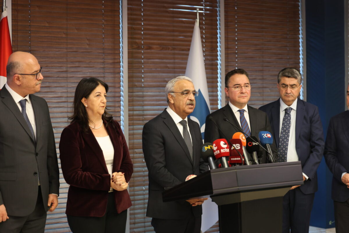 İmralı Heyeti ziyaretlerini sürdürüyor: DEM Parti MHP ile görüştü