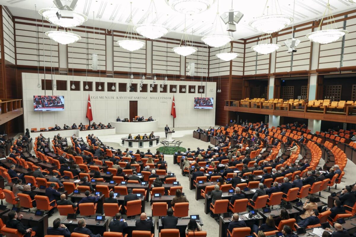 Özgür Özel'den iddia: "AKP'liler Akın Gürlek ile ilgili bilgileri yollayıp benim söylememi istiyor"