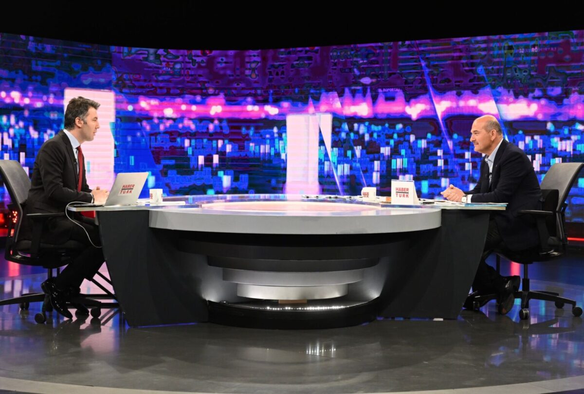 Süleyman Soylu, gizli tanığın "Mehmet Akif Ersoy kızlara hava atmak için gecenin bir yarısında görüntülü arıyordu" iddiasını yalanladı