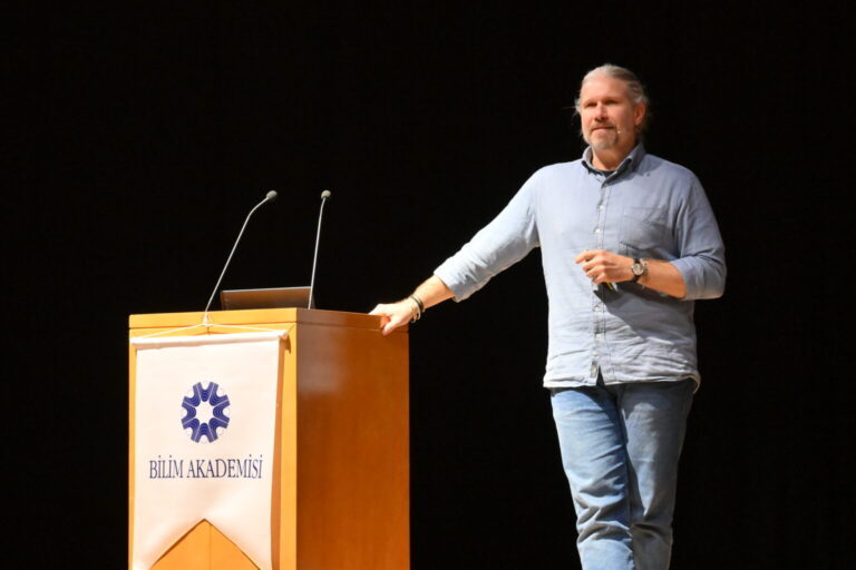 Bilim Akademisi, Mete Atatüre