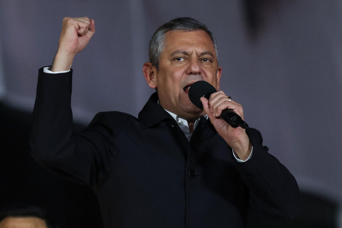 Özgür Özel: "Bu rejimin zulmettiklerine, mağdurlarına sahip çıkmak namus borcumuz"