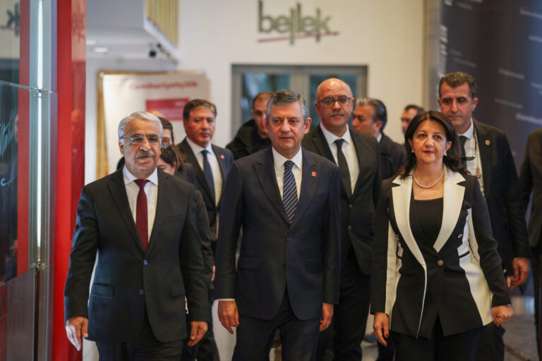 İmralı heyeti Özgür Özel’i ziyaret etti