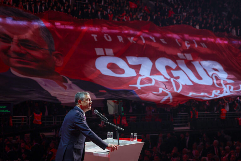 Özgür Özel Düzen