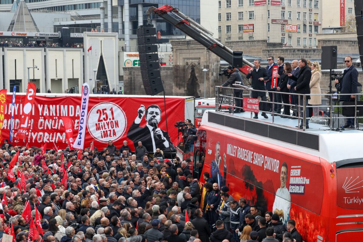 CHP'nin Kayseri mitingi | Özgür Özel: "Savcına güveniyorsan canlı yayına gel"