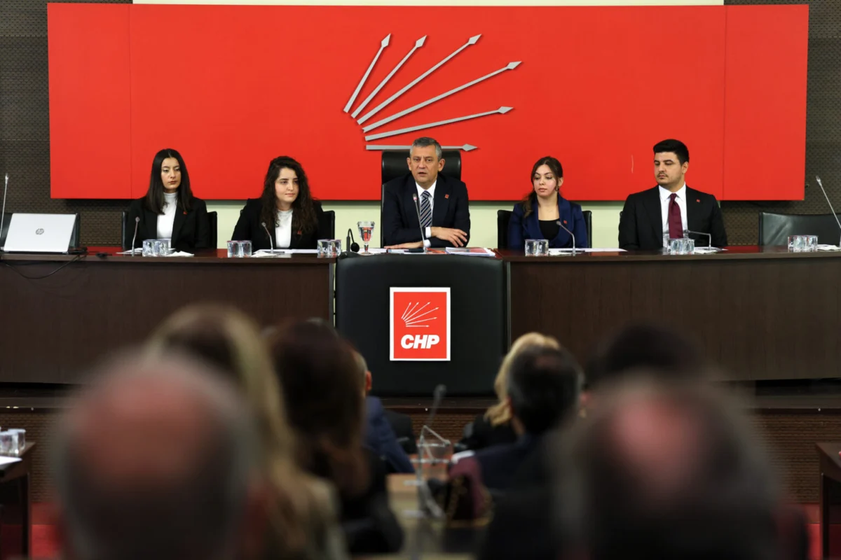 Özgür Özel'i destekleyen üyeler PM'den istifa etti