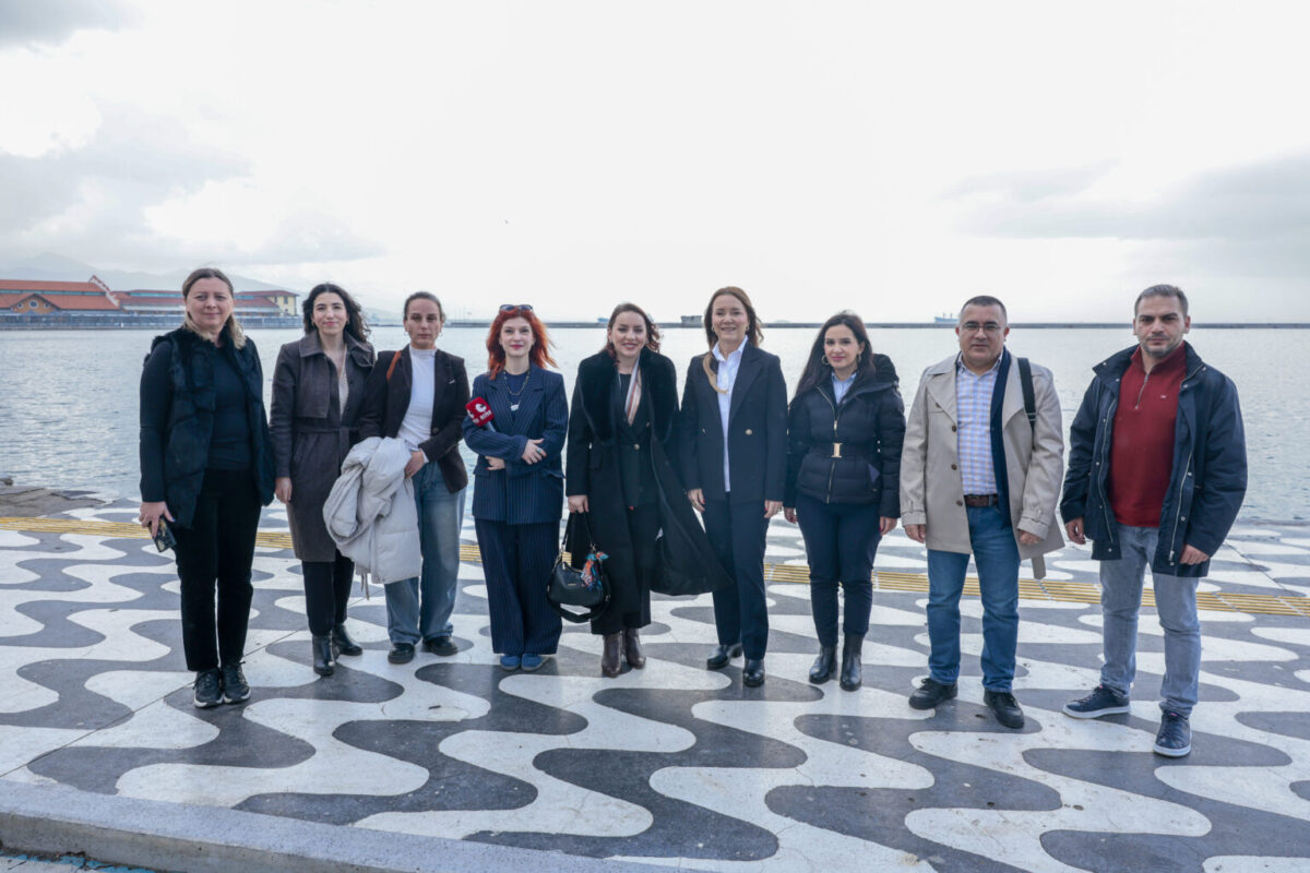 CHP'li belediyeler operasyonlar İzmir'den nasıl okunuyor?