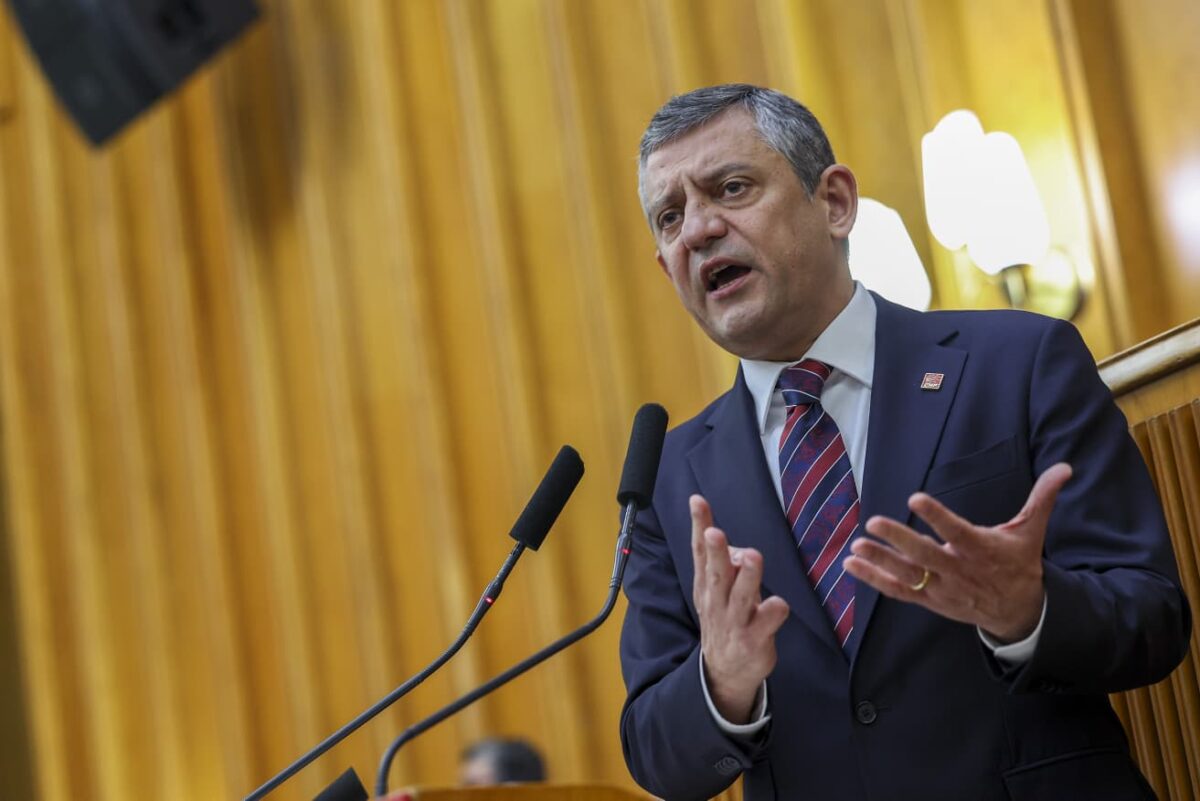 Özel’den iktidar seçmenine çağrı: “Kavgayı bitirmenin zamanı”