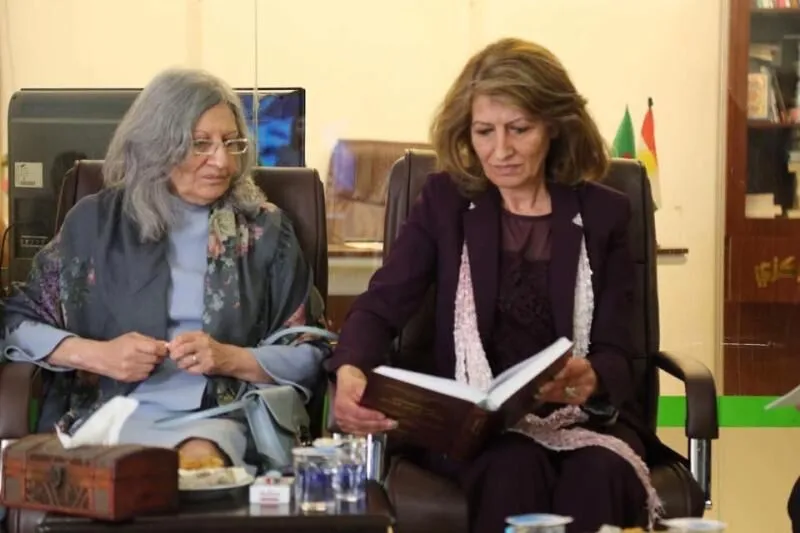 Irak Cumhurbaşkanı'nın eşi Rojava protestosunda gözyaşı döktü