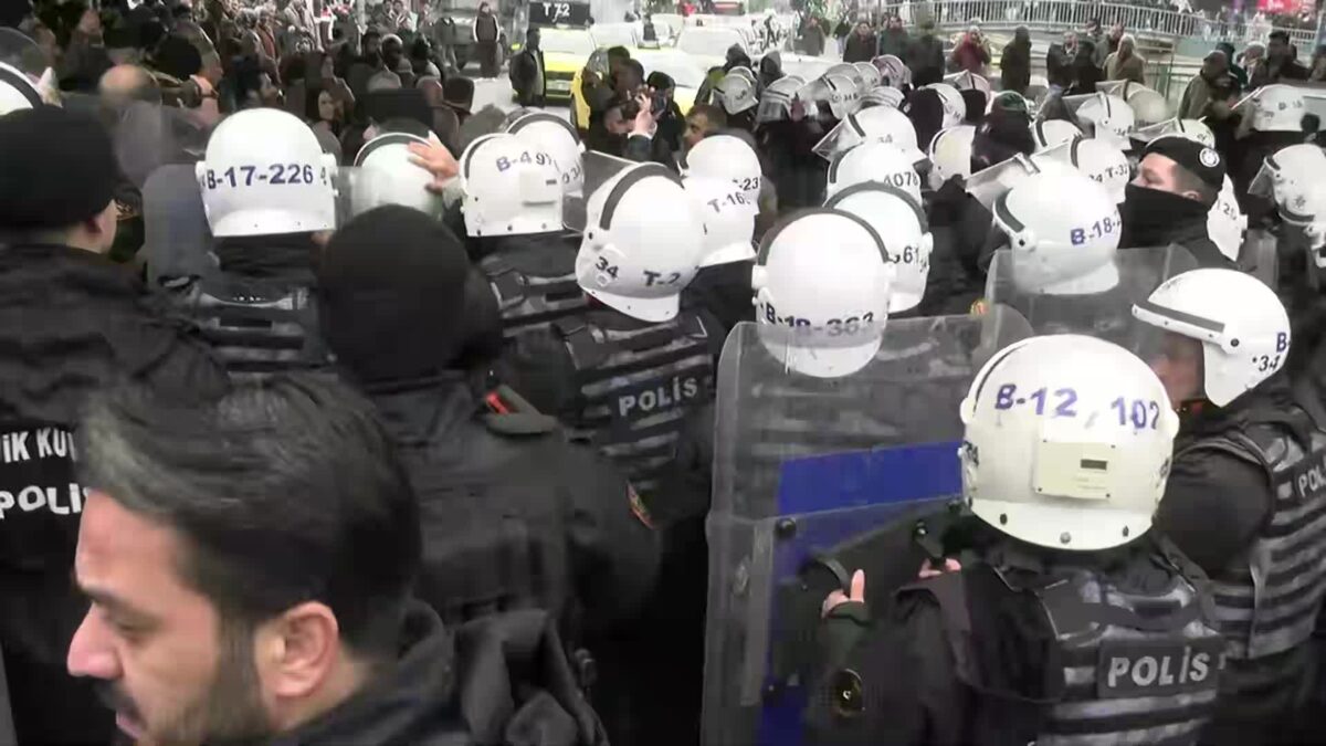 DEM Parti yürüyüşüne polis müdahale etti