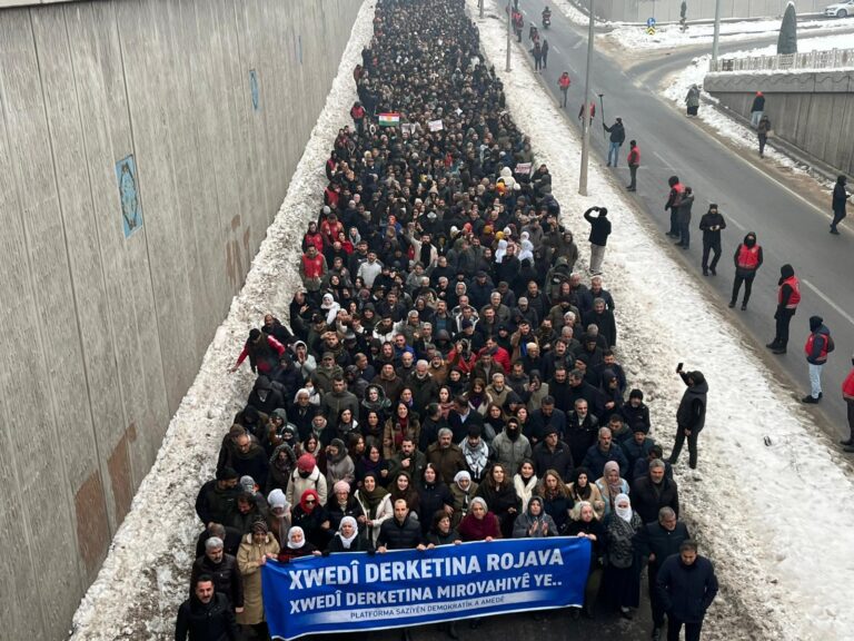 Kürt vatandaşın zihninde, devletin Rojava politikasından ziyade diplomatik dili üzerinden şekillenen “Kürt anasını görmesin” algısı yaygınlaşıyor.