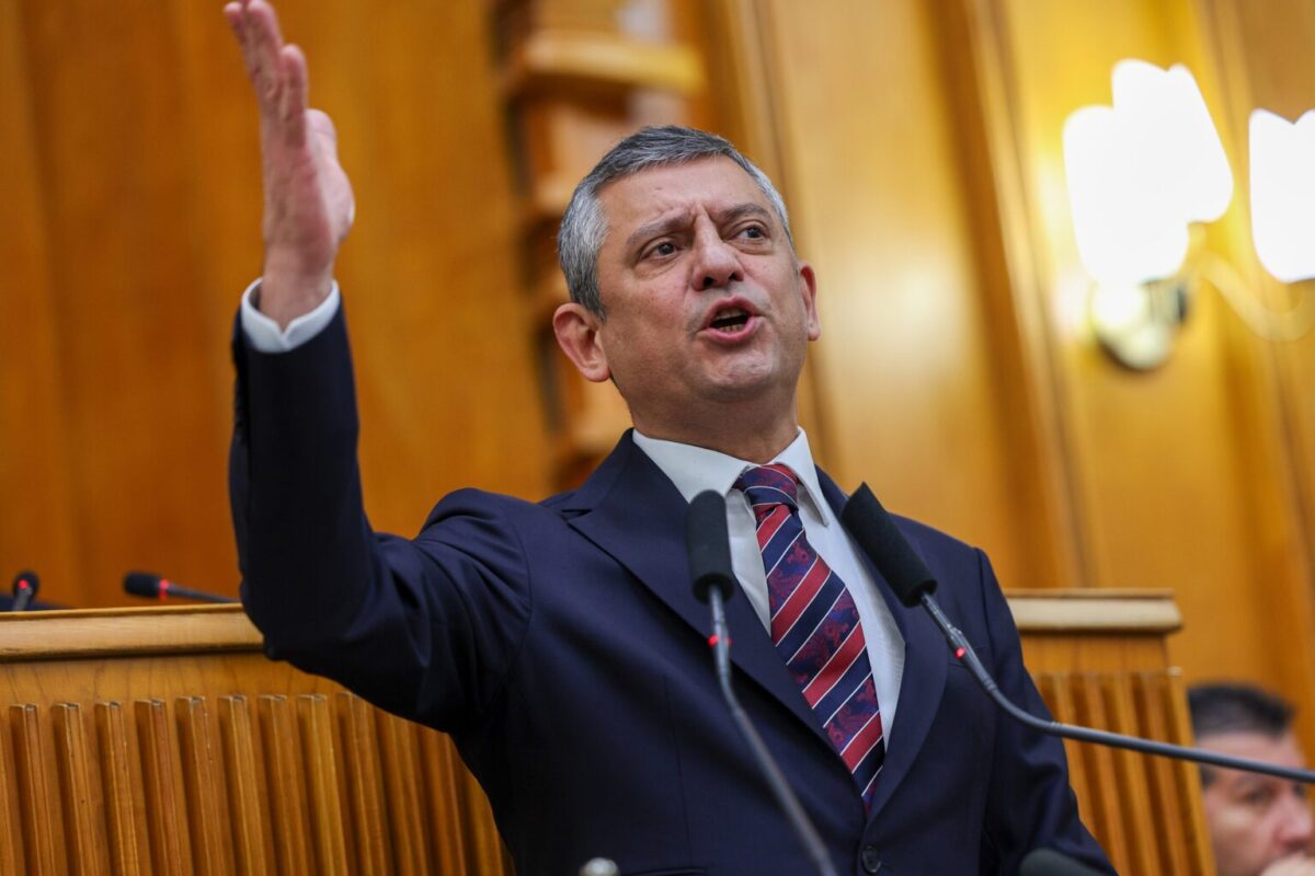 Özel’den iktidar seçmenine çağrı: “Kavgayı bitirmenin zamanı”