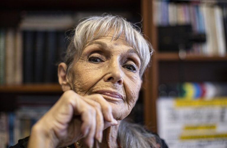 Suna Selen Kıskanmak