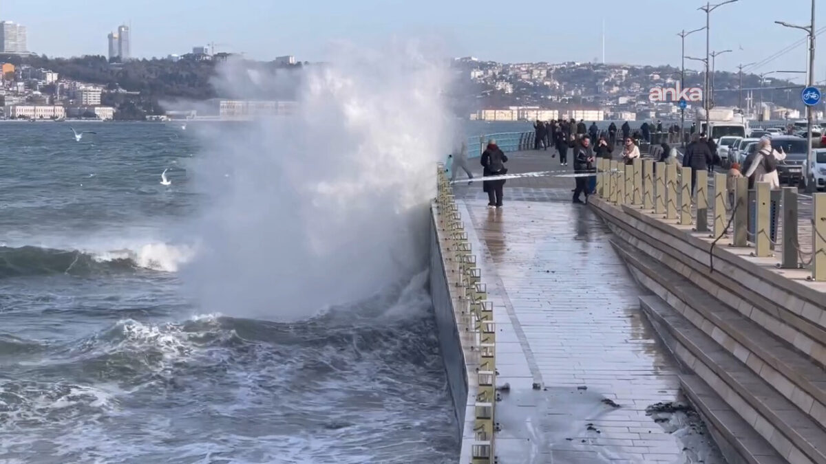 AKOM ve Valilik'ten İstanbul için soğuk ve fırtına uyarısı