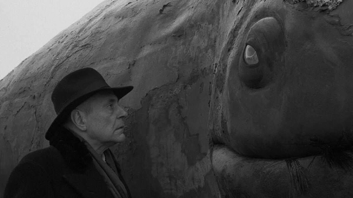 İzlenmesi gereken Béla Tarr filmleri - (Werckmeister Harmonies - 2000)