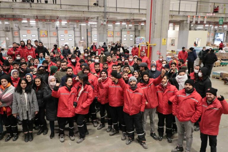 Akademisyenlerden Migros depo işçilerine destek: "Yanınızdayız"