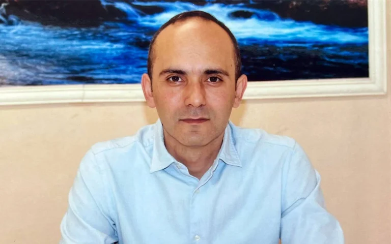 Tayfun Kahraman'ın cezaevinde düşerek başından ve elinden yaralandığı, tedavi için hastaneye kaldırıldığı öğrenildi.