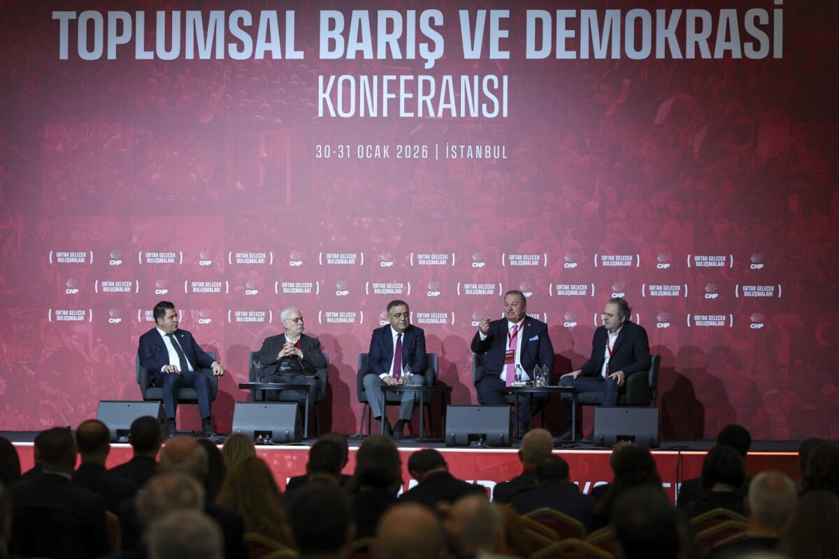 CHP barışı ve demokrasiyi konuştu: Kameralar kapanınca kim ne önerdi, neyi eleştirdi?