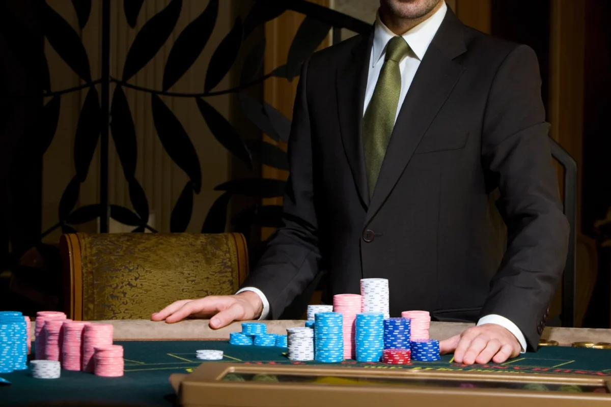 Behind the scenes of illegal gambling the live support line3