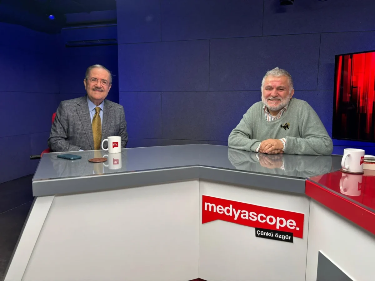 Taha Akyol yeni kitabı "Dünyayı Bölen Devrim"i anlatıyor