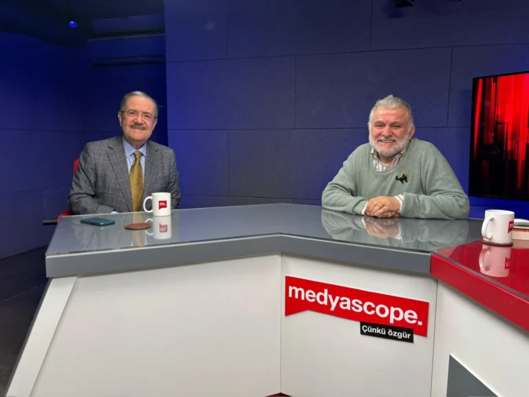 Taha Akyol yeni kitabı "Dünyayı Bölen Devrim"i anlatıyor