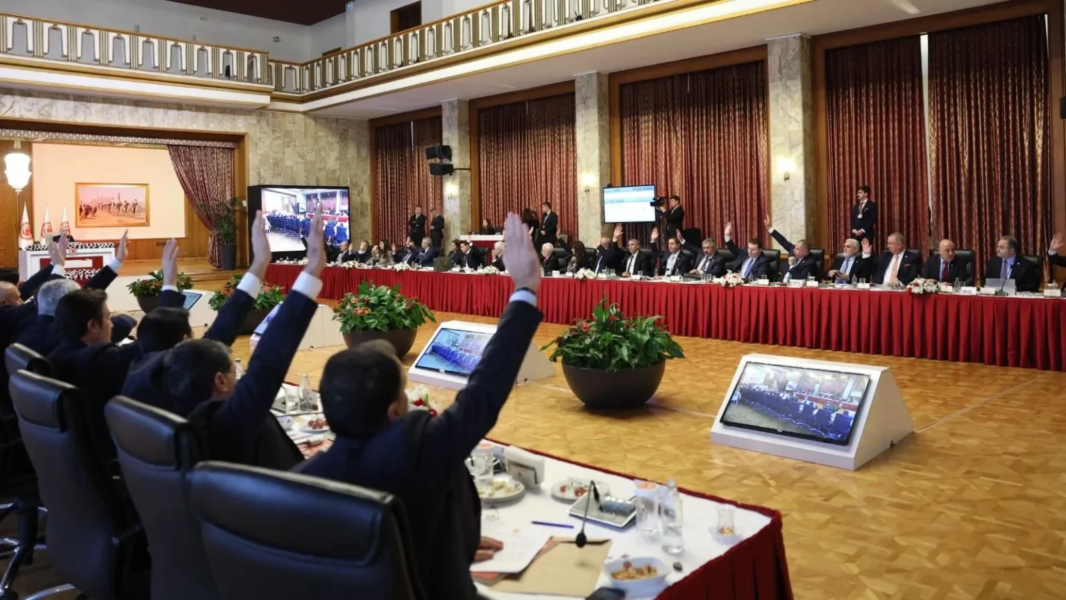 Ruşen Çakır uzman konuklarla yorumluyor | Komisyon raporu çözüm için yeterli mi?