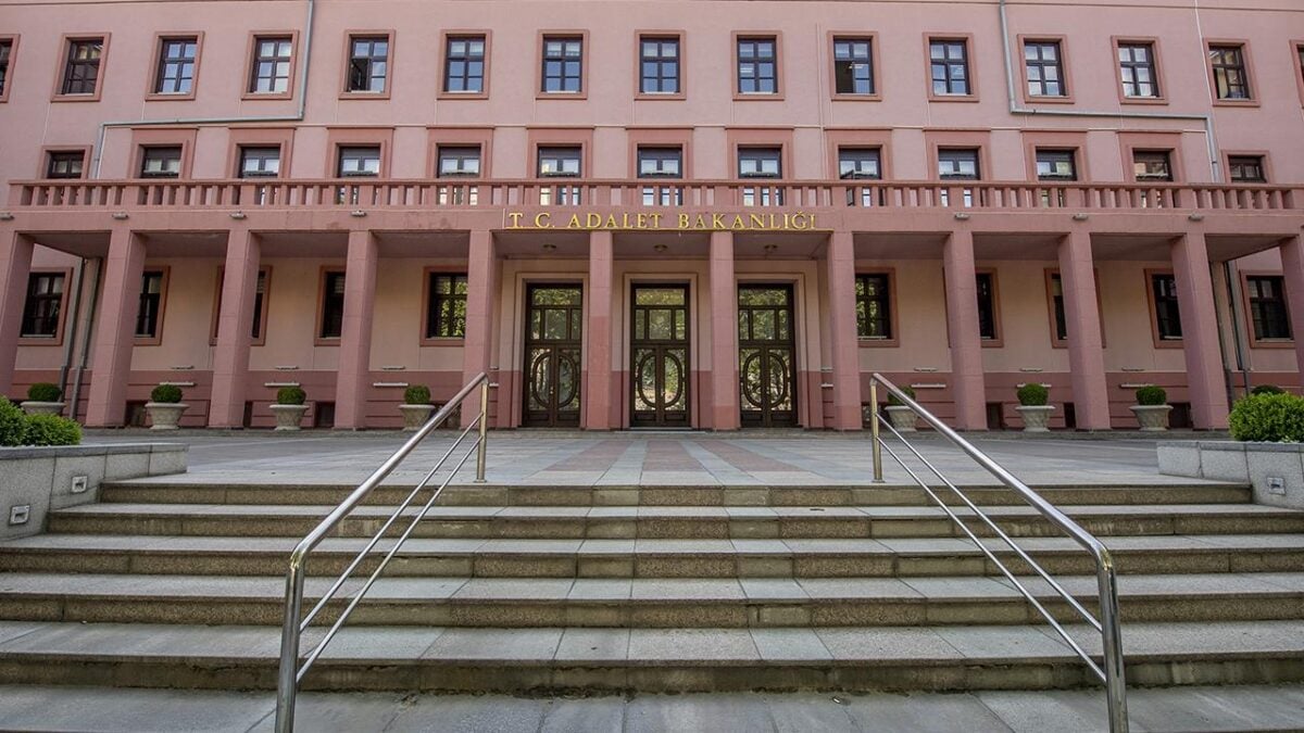 Adalet Bakanı'nın görev ve yetkileri neler?