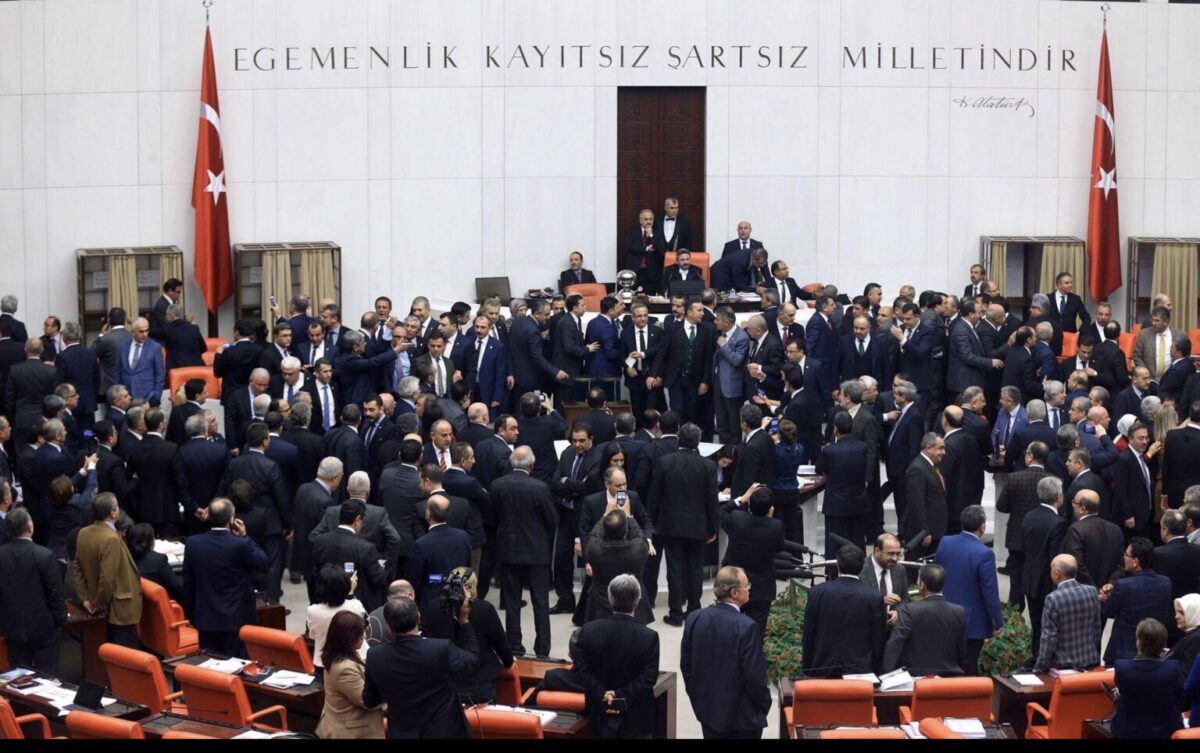 Recep Karagöz yazdı: Vekâlet, sadakat ve siyasal transferler