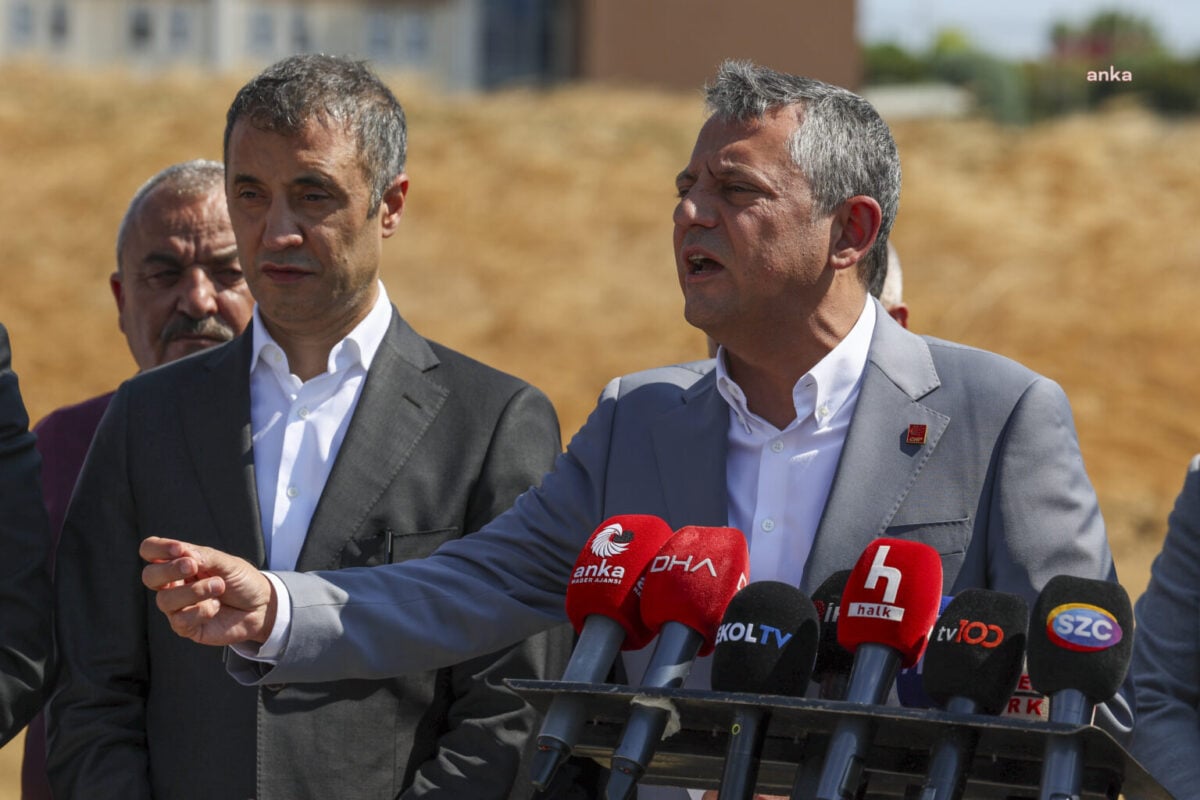 Özgür Özel Alican Uludağ'ı