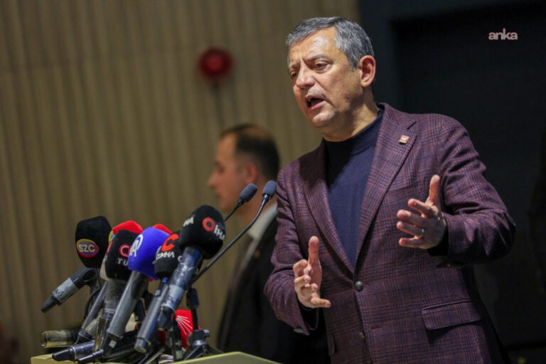 Yaptıkları her şeyin farkındayız